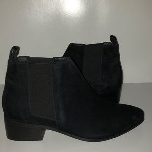 Raye Size 7 Black Suede Bootie NWT